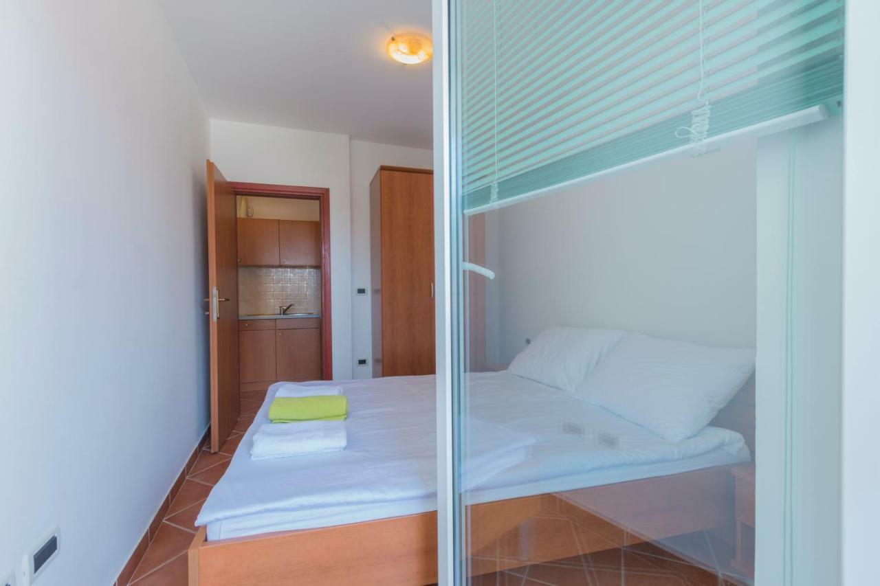 Apartments Riva Medulin Exterior foto